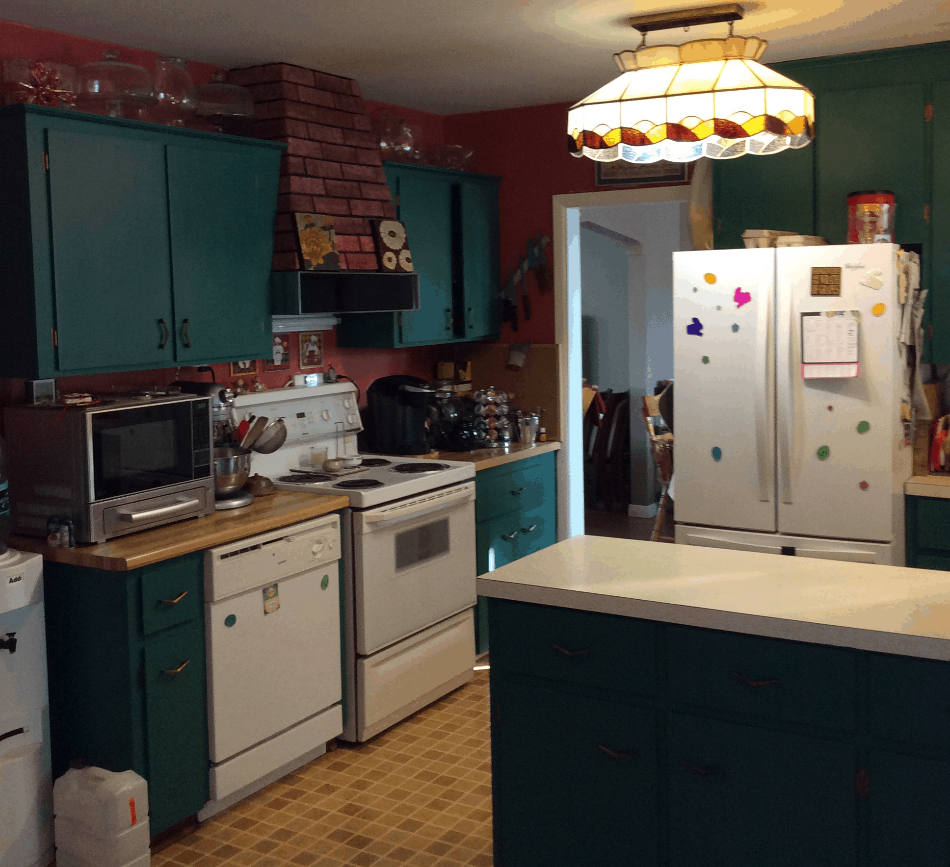 Tracey's Cramped, Outdated Kitchen Home Trends Magazine
