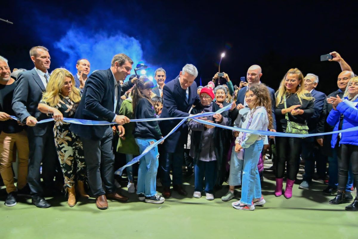 Arcioni y Biss inauguraron la remodelación de la plaza Guillermo Rawson