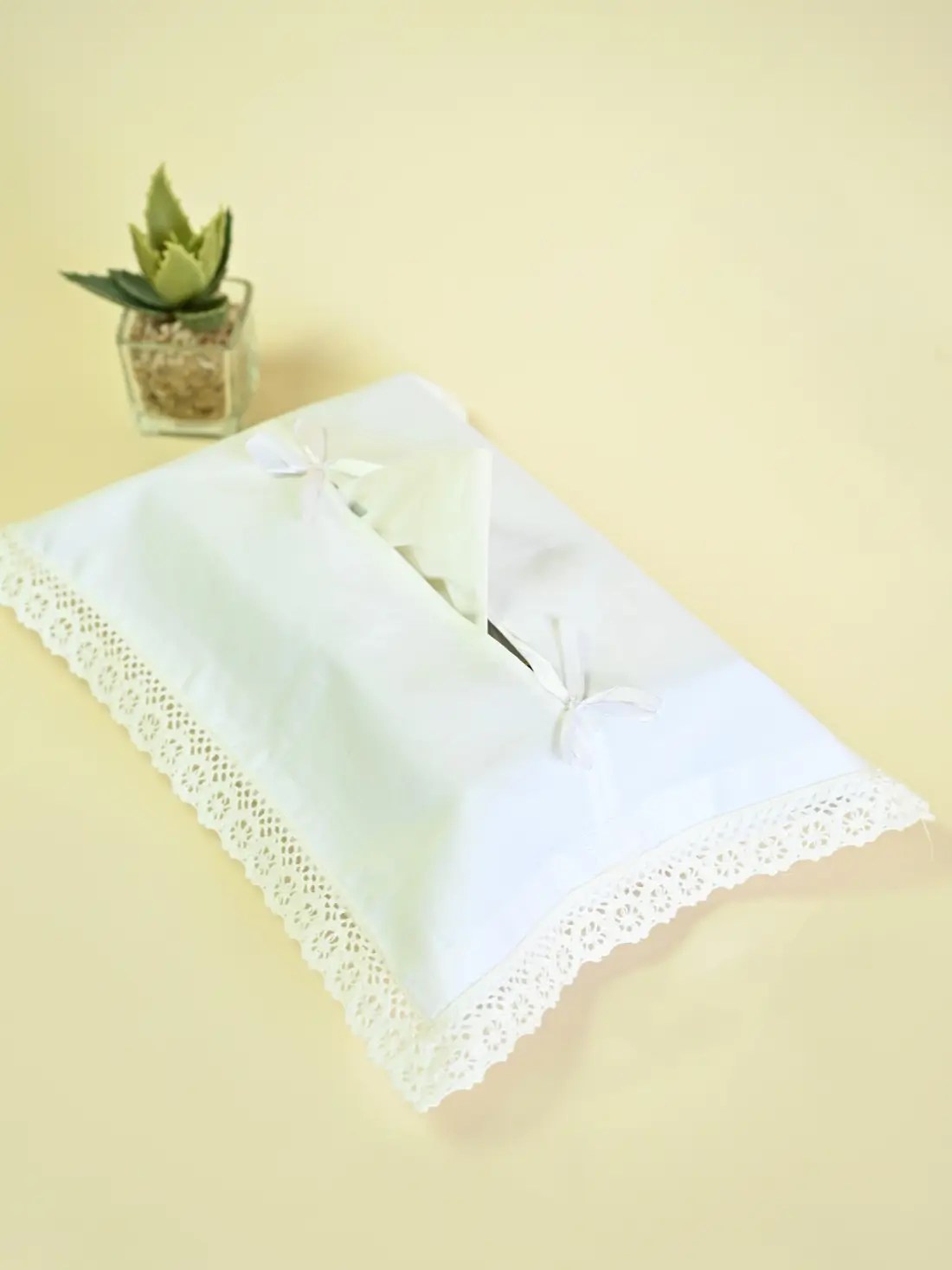 Heirloom White & Lace Tissue Box Cover Cananor Guild
