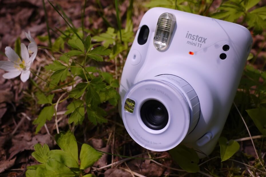 Instax mini 11 flashing lights explained
