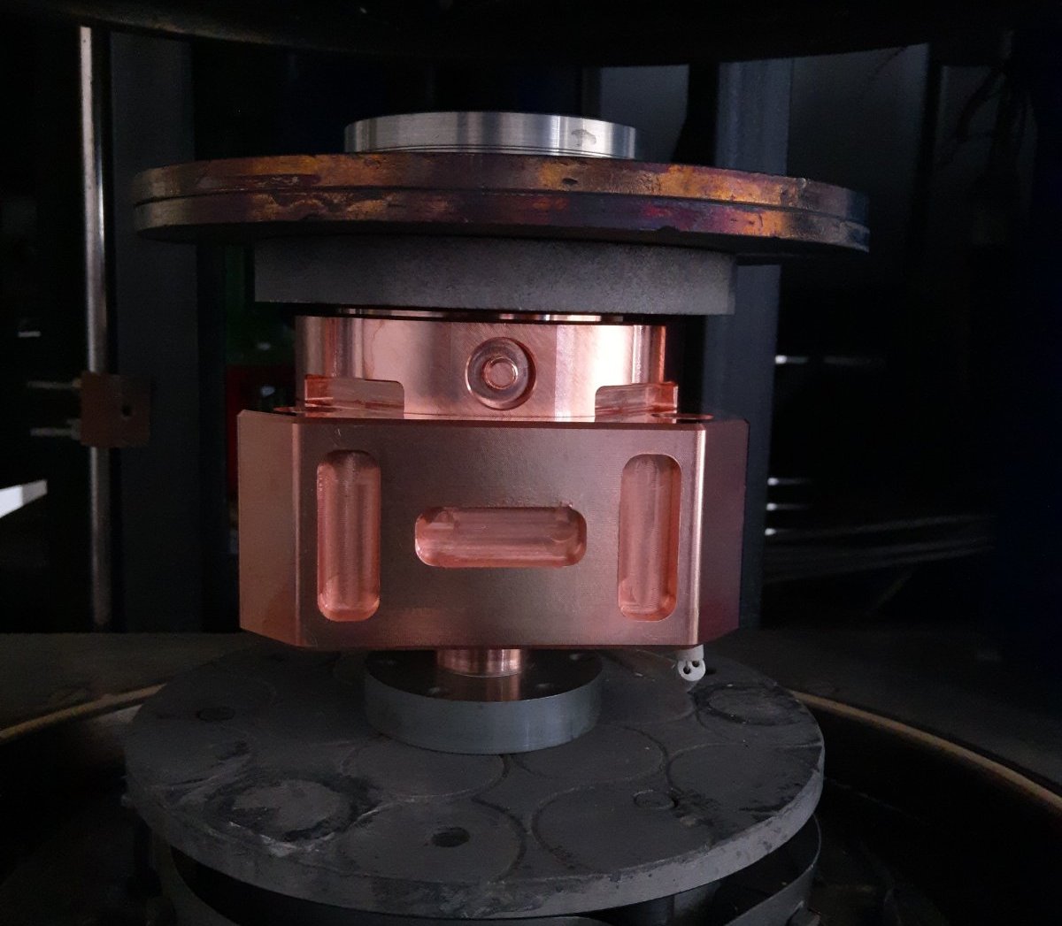 Vacuum brazing of specific high technology components Synchrotron