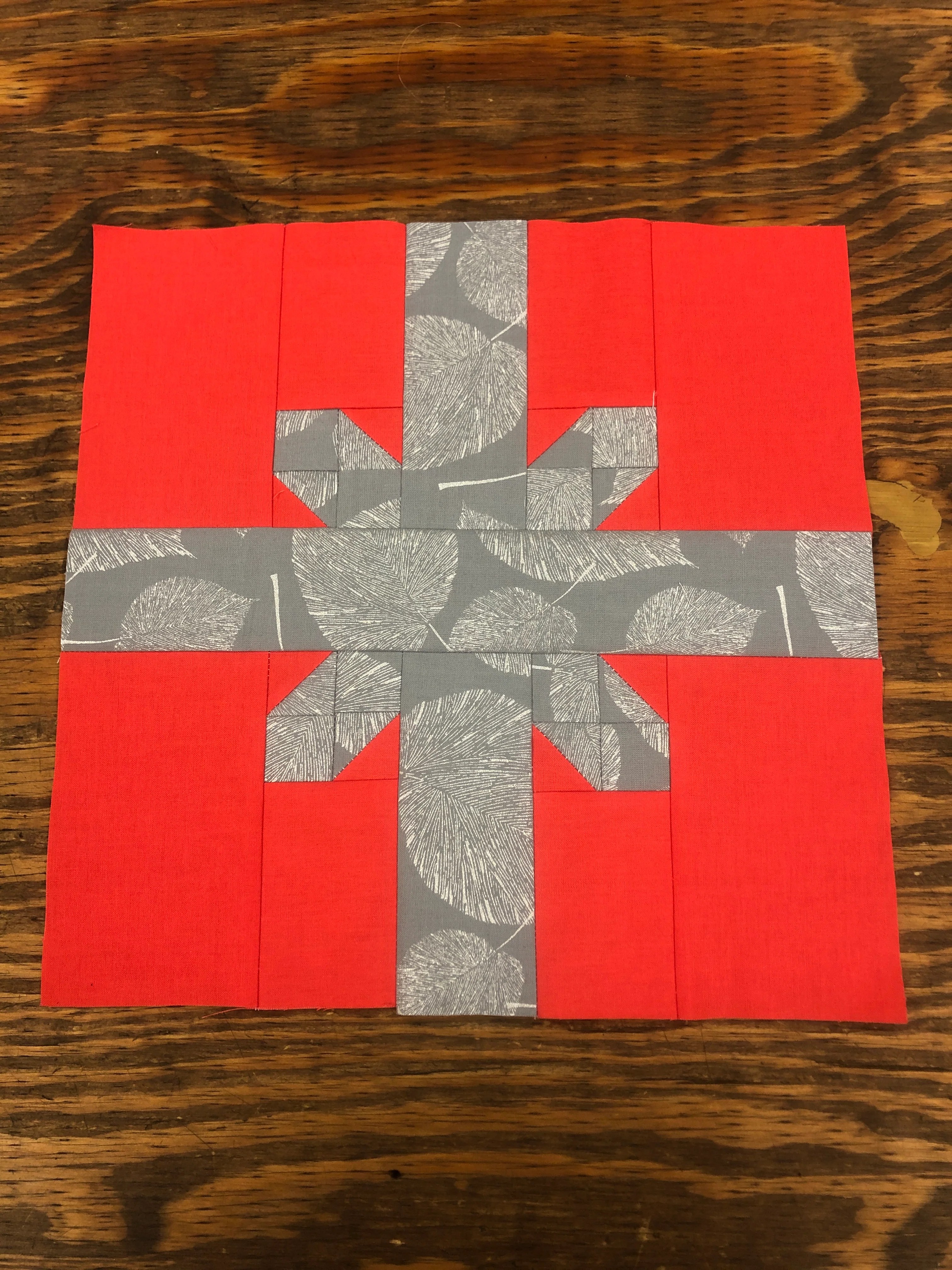Unwrap Holiday Cheer Christmas Gift Quilt Block Tutorial with Free Pa Candy Cane Ridge