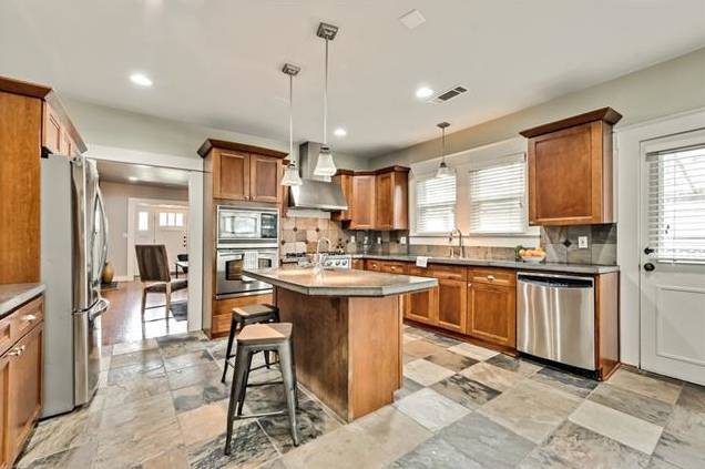 Cute Vickery Place Craftsman Has a Contemporary Side