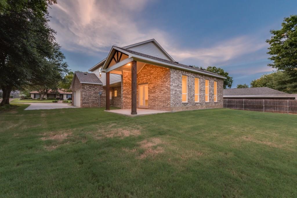 Custom Contemporary in Grand Prairie Offers Luxury Upgrades, Affordable