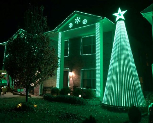 Christmas Lights 2022 Lights on Fort Worth's Trail Creek Drive Makes