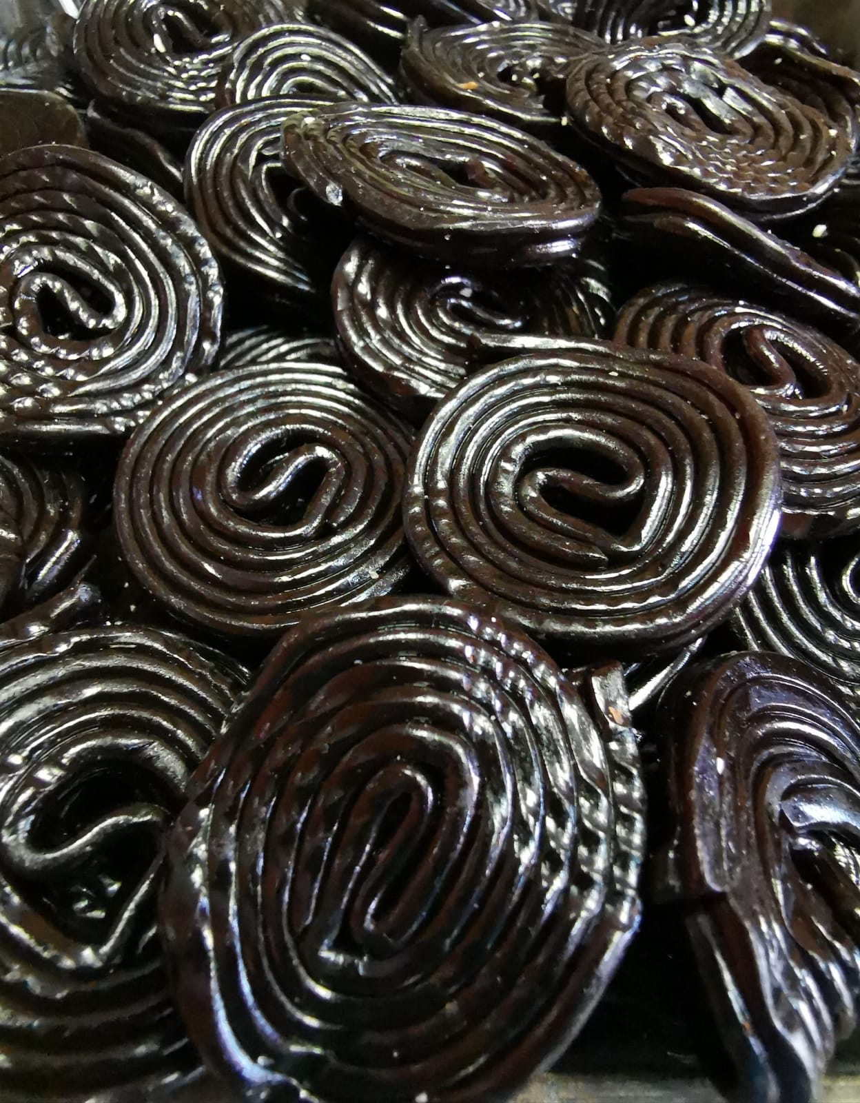 Liquorice confetti 4g IN68 Candy Treasure Stores