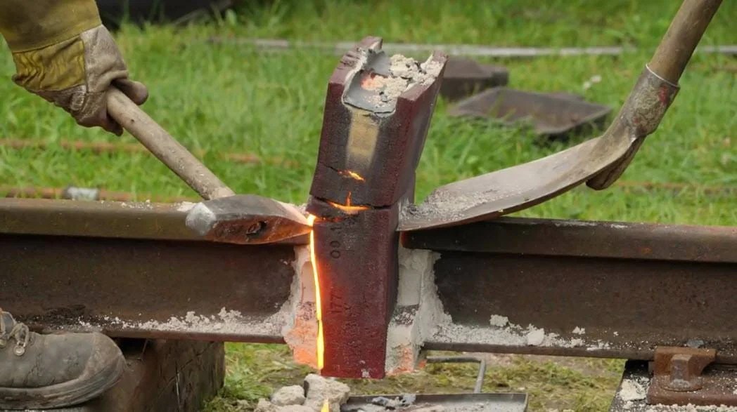 Railroad thermite welding technique Canvids