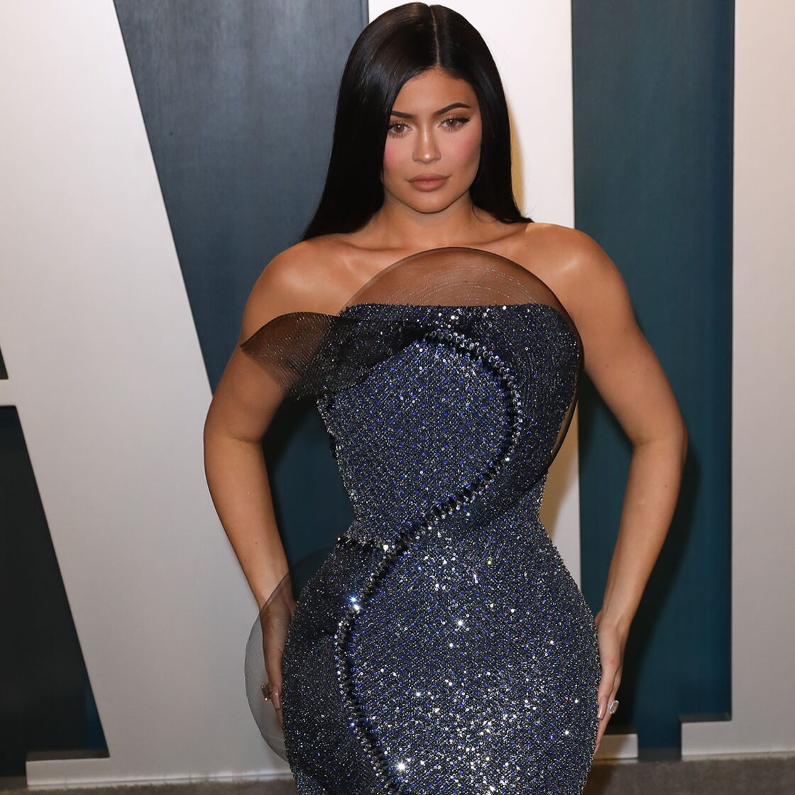 Auch ihr outfit ist ungewohnt. Kaum wiederzuerkennen: Kylie Jenner überrascht beim ...