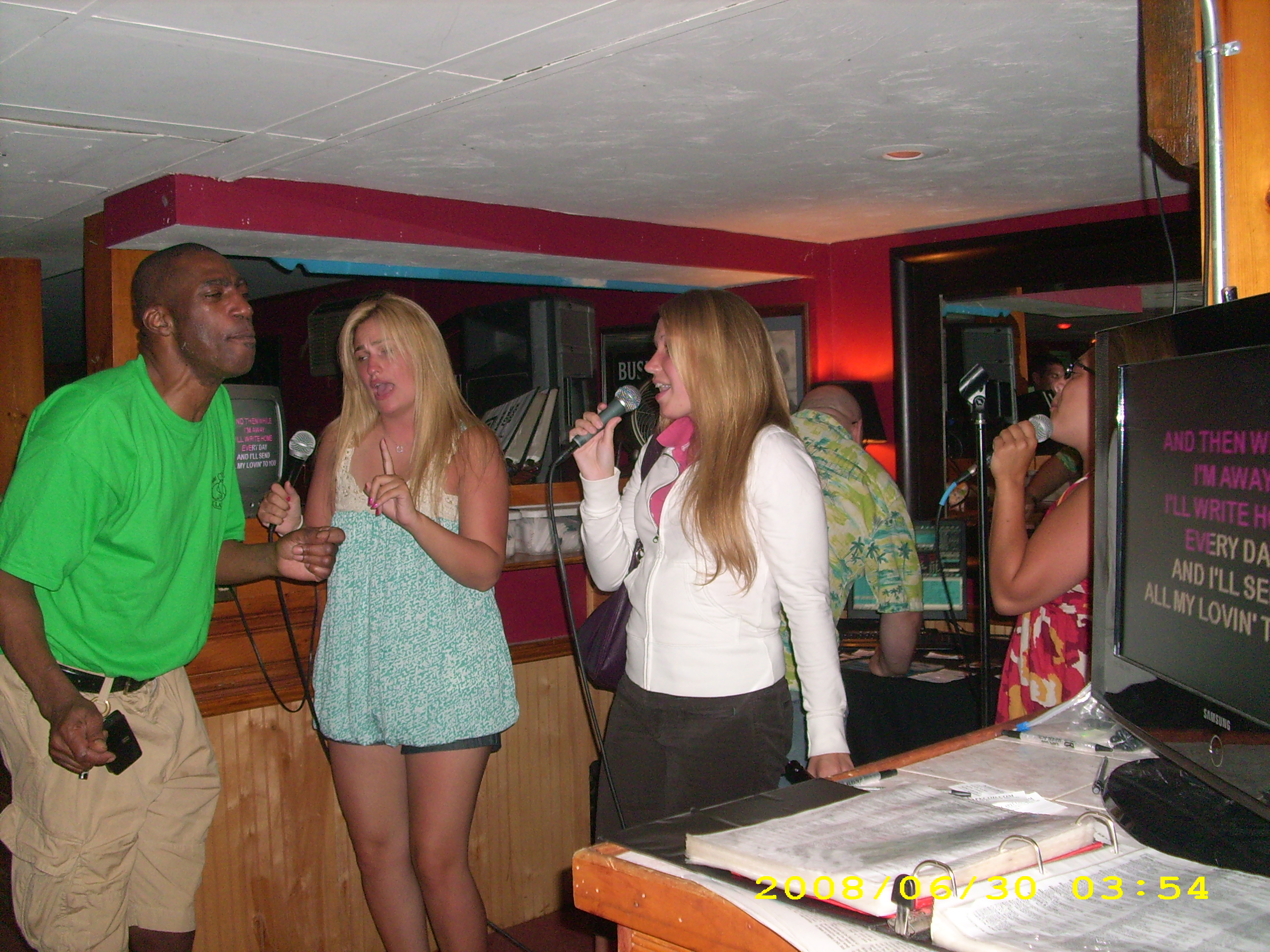 KARAOKE IS KRAZZZYYYYY!!!!! Cape Cod Claddagh Inn