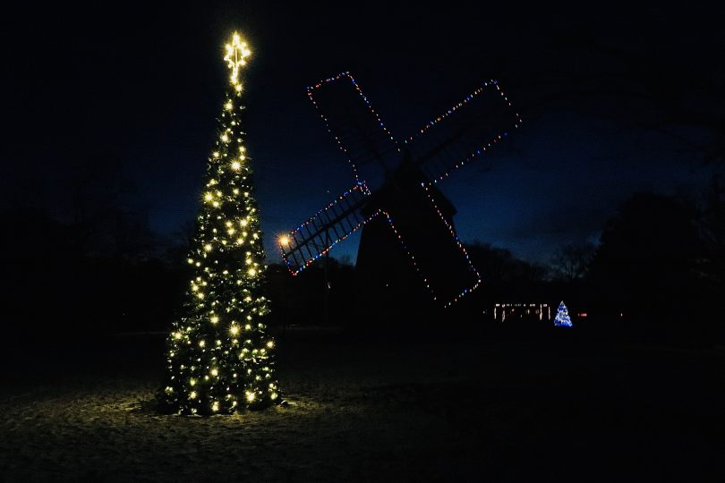 Eastham Windmill Christmas Lights Slideshow Cape Cod Wave