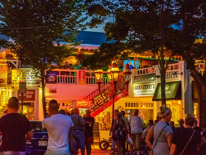 Cape Cod Nightlife Enjoying The Vibrant Scene
