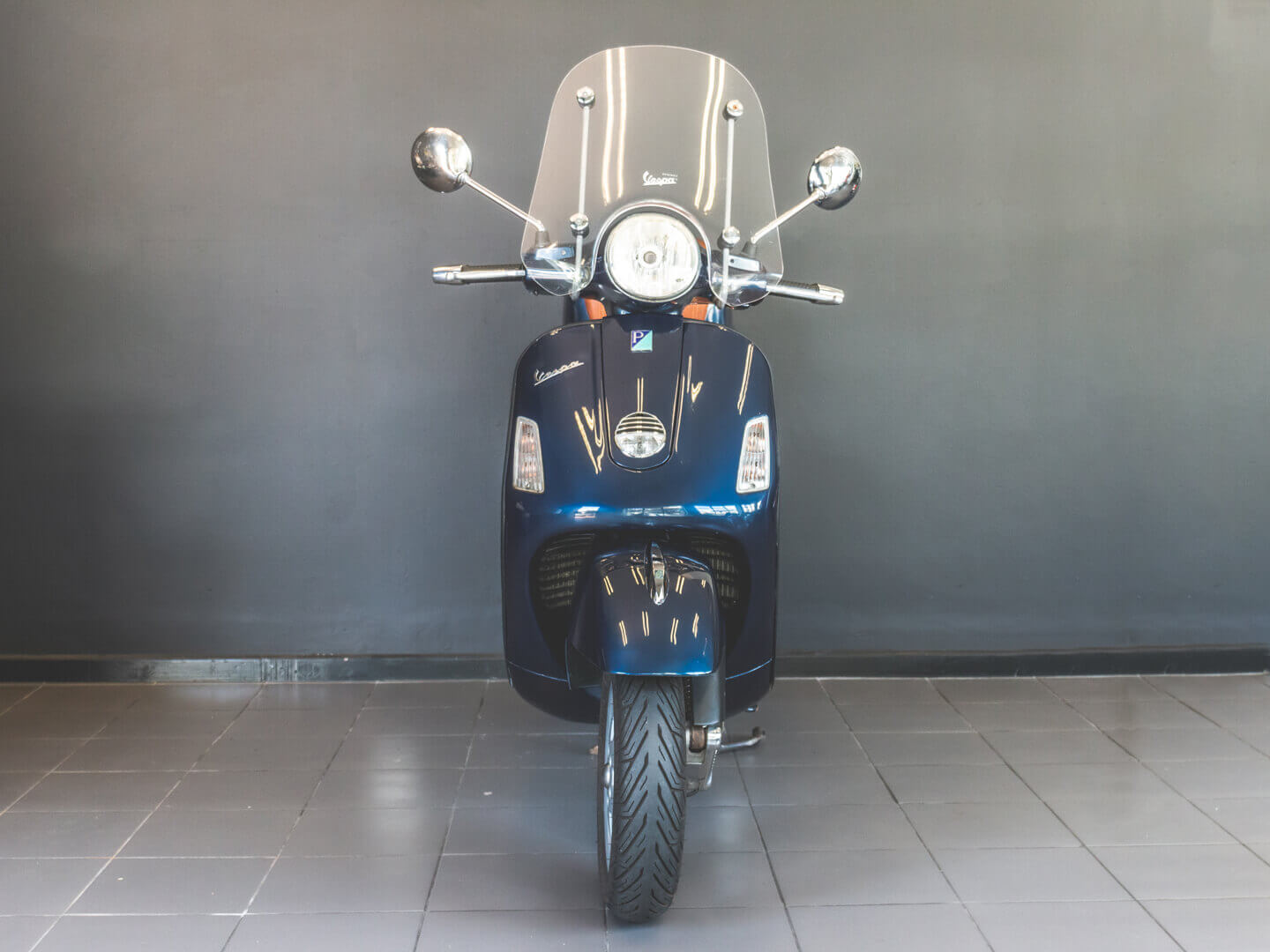 Vespa GTS250 Dark Blue Cape Town Vespa Rentals