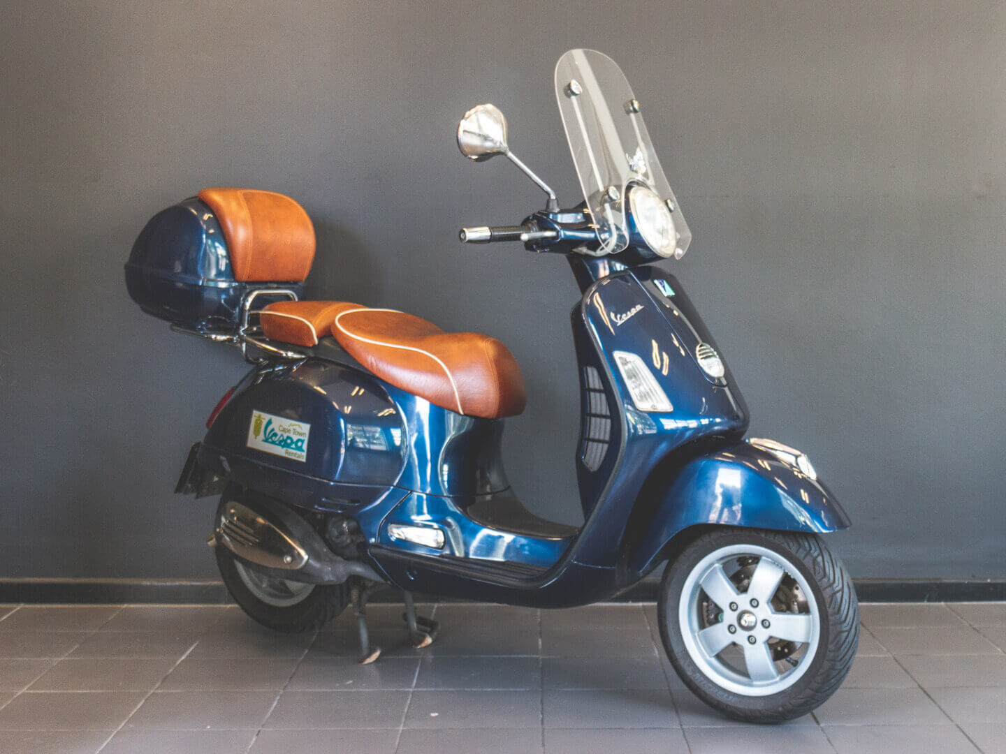 Vespa GTS250 Dark Blue Cape Town Vespa Rentals
