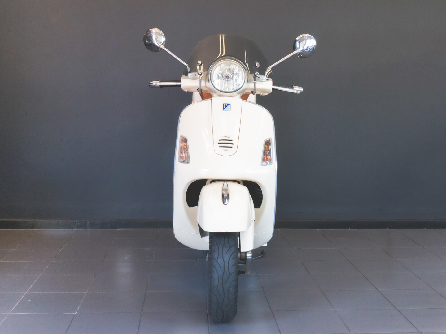 Vespa GT125 Black Cape Town Vespa Rentals
