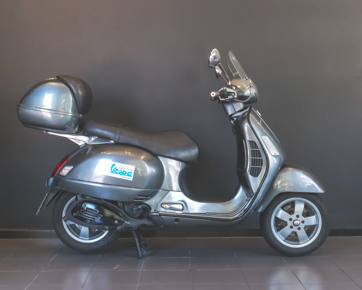 Vespa GT200 Black Cape Town Vespa Rentals