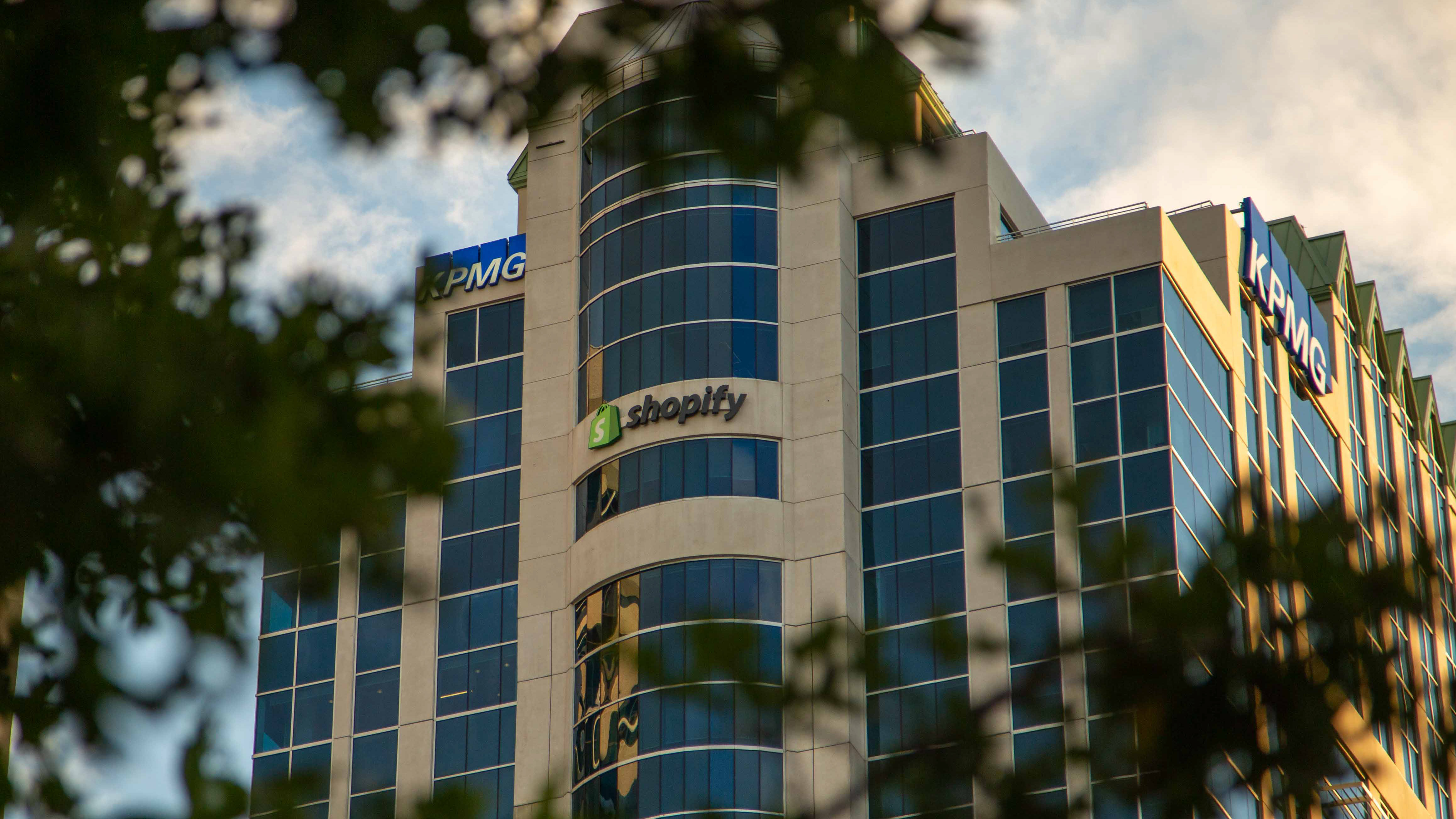 Shopify shuts trendsetting workspace and Ottawa's downtown real estate