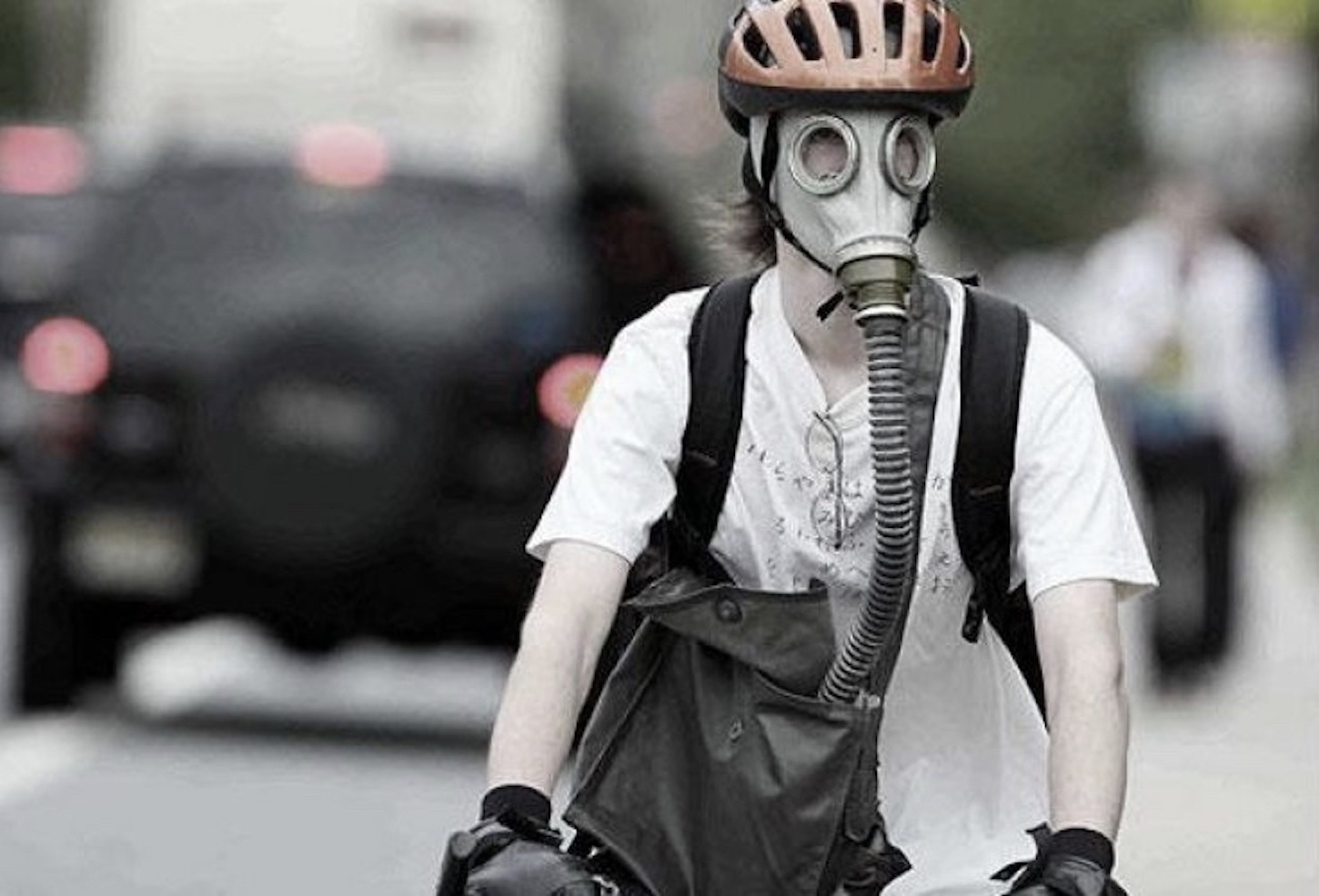 Запах канализации. Почему воняет в минске. Смог в тюмени. Почему в тюмени пахнет гарью сегодня. Почему воняет в минске.