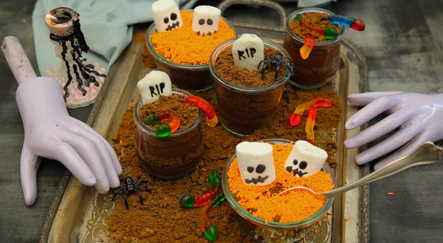 Bolo cemitério a sobremesa tenebrosamente deliciosa do Halloween