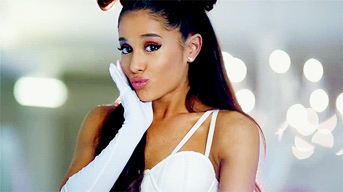 Fãs piram Ariana Grande dispensa rabo de cavalo e aposta em novo