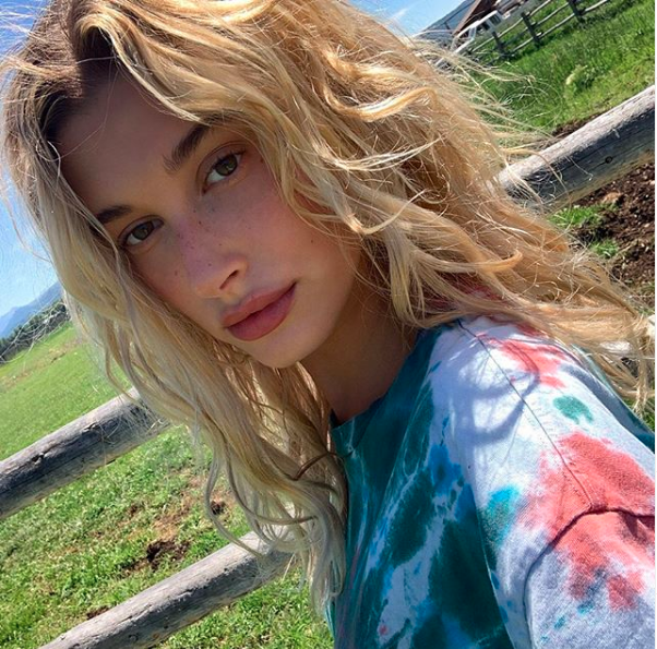 Noivo de Hailey Baldwin, Justin Bieber ainda tem tatuagem com o rosto Hailey Bieber fez uma tatuagem na mão que tem a ver com Justin Bieber