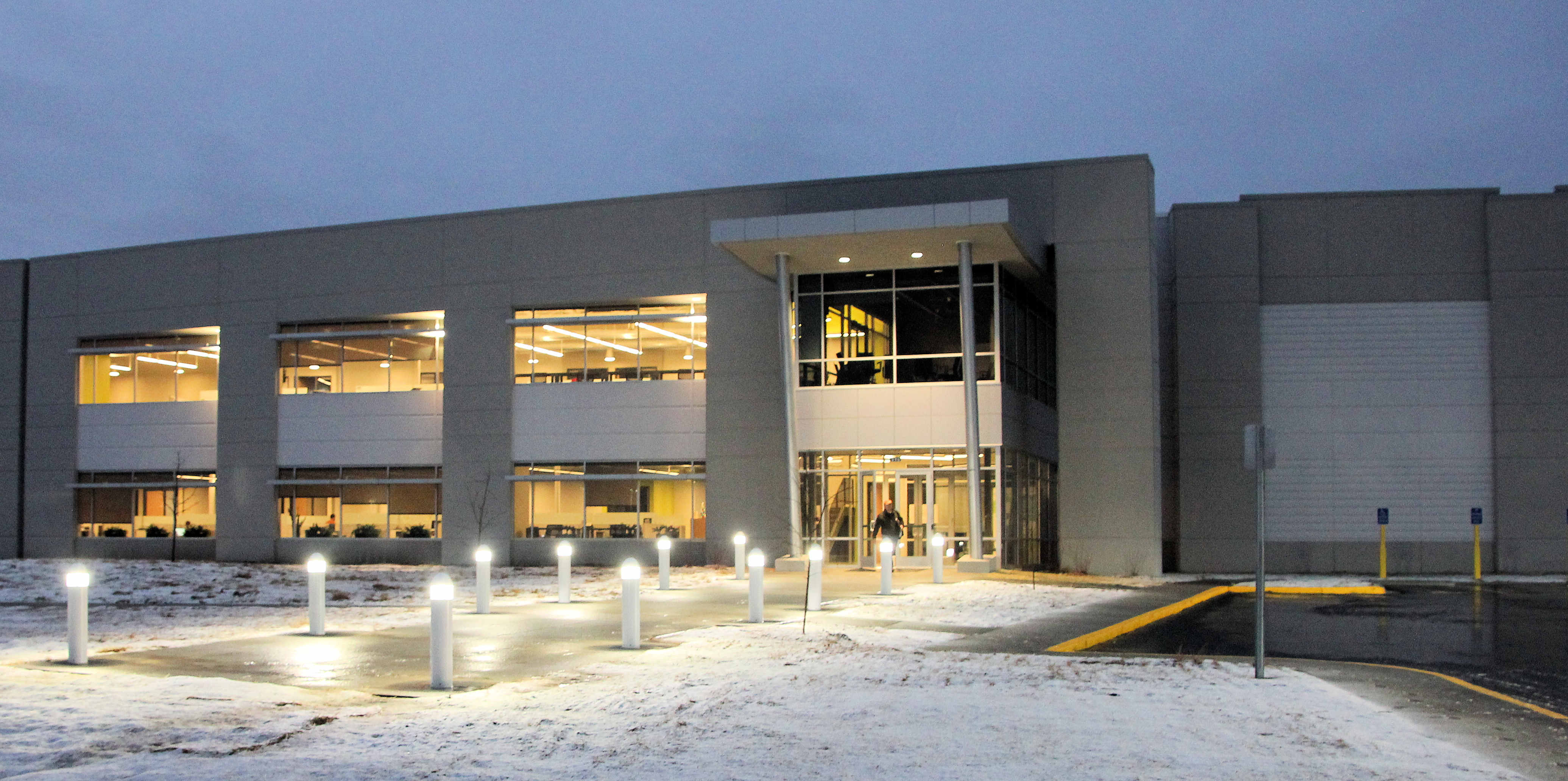 Design Ready Controls HQ Brooklyn Park, MN Capstone Quadrangle