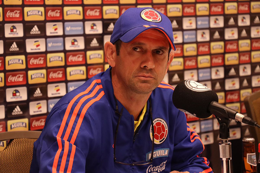 Arturo reyes en rueda de prensa USA Capsulas de Carreño