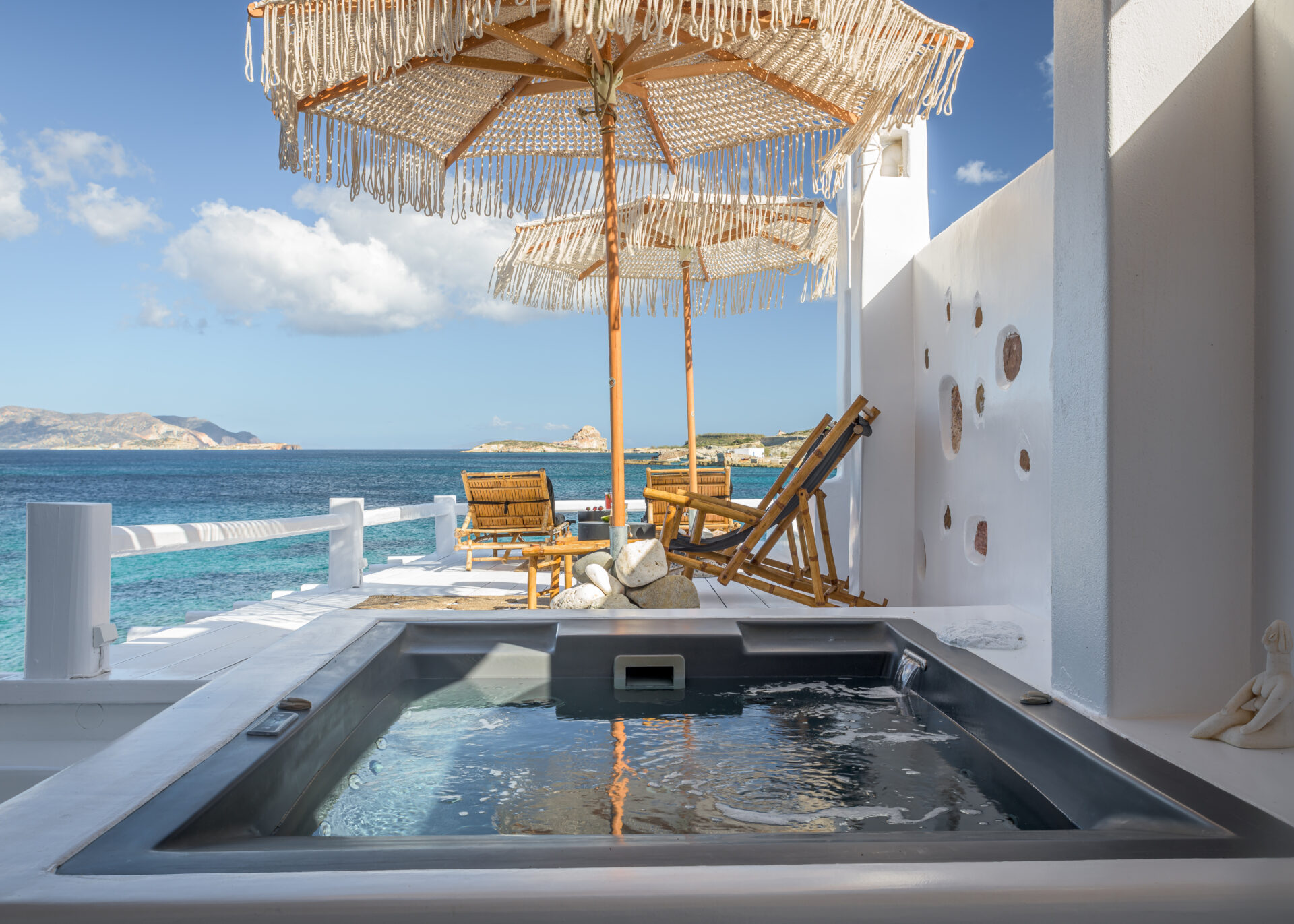 The White Villa Captain zeppos Milos Greece