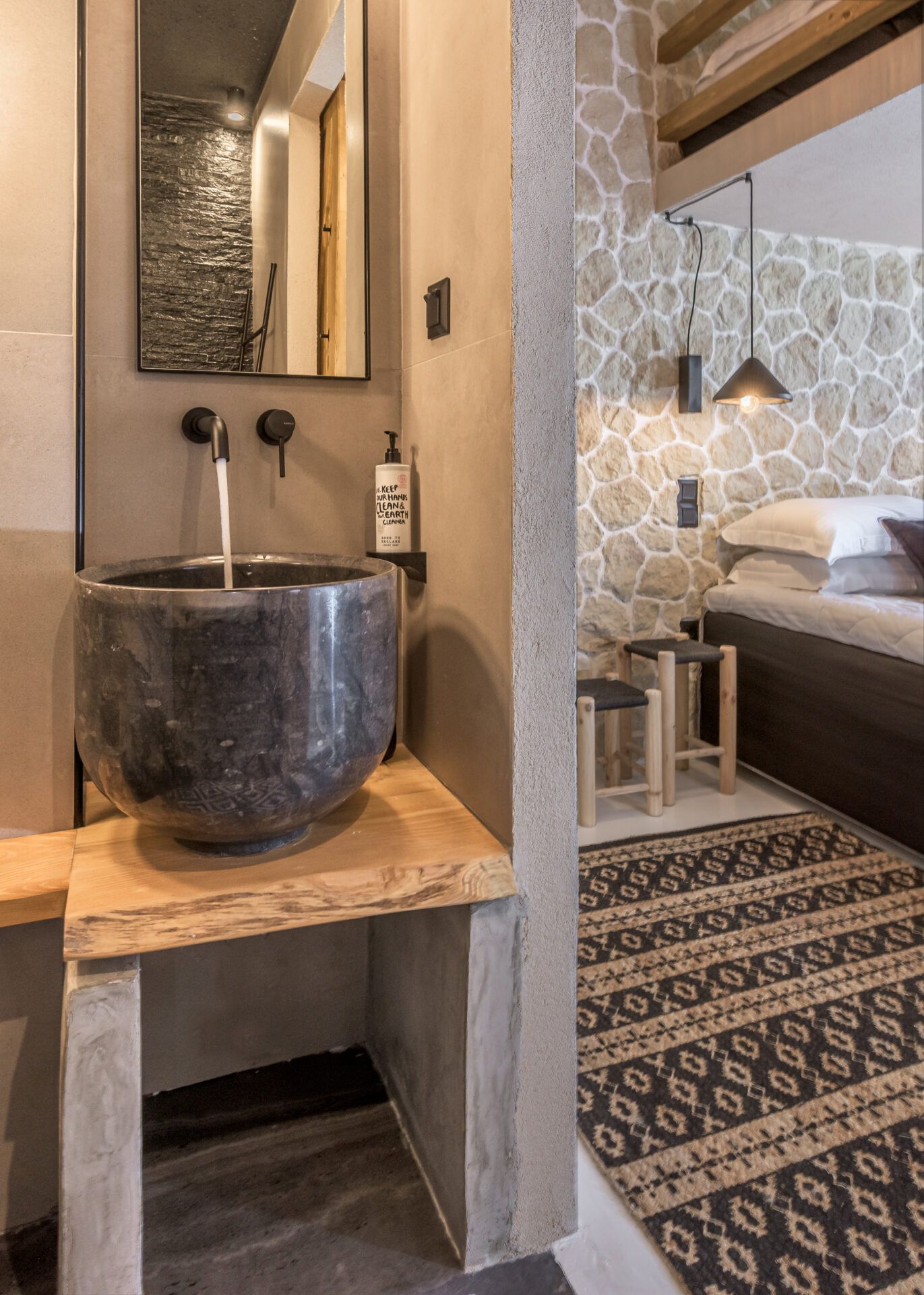 The White Villa Captain zeppos Milos Greece