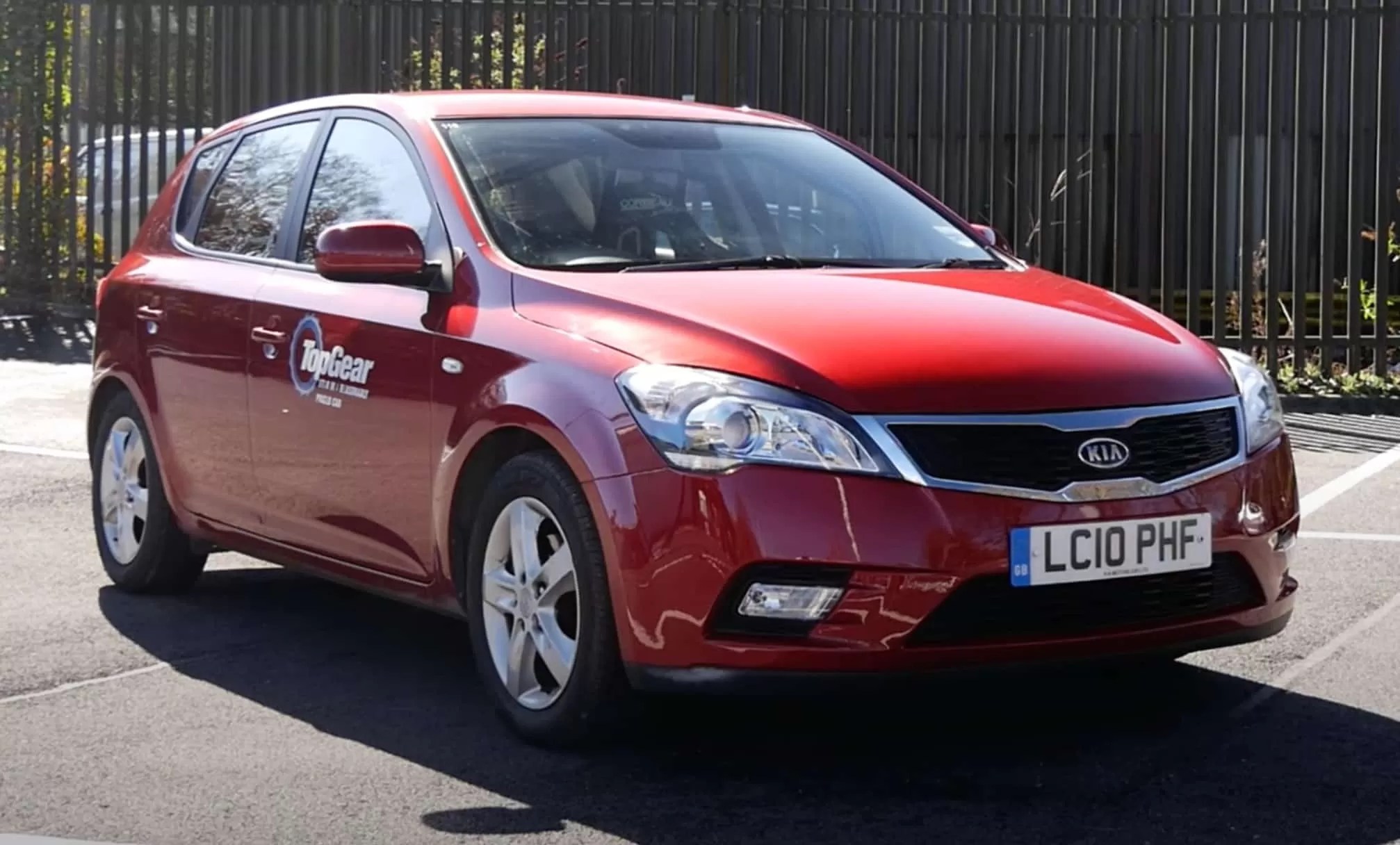 На продажу выставили тот самый Kia Ceed, на котором ездили звезды шоу