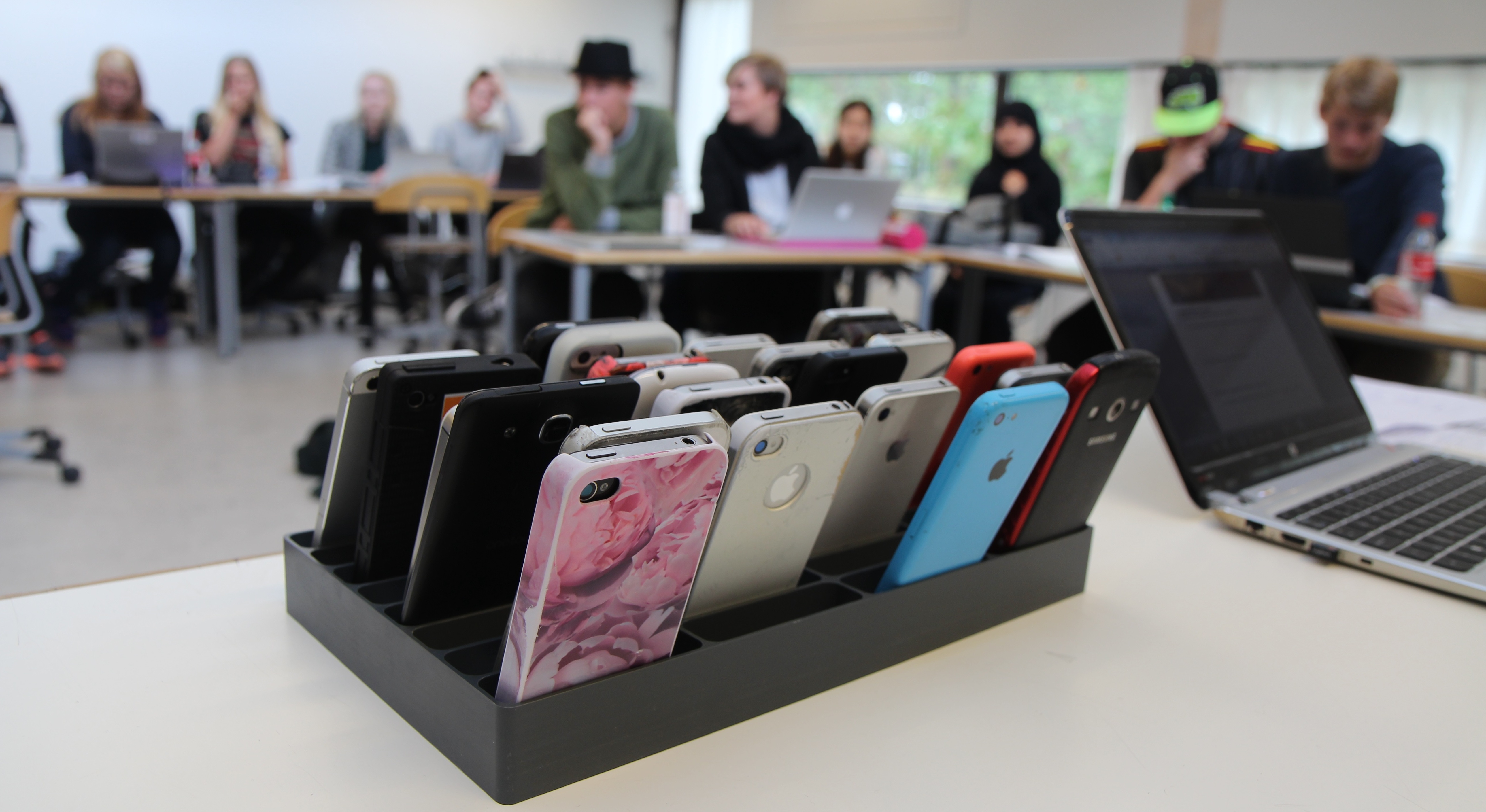 Having A Clean Cell Phone Is Crucial If You Are A Teacher