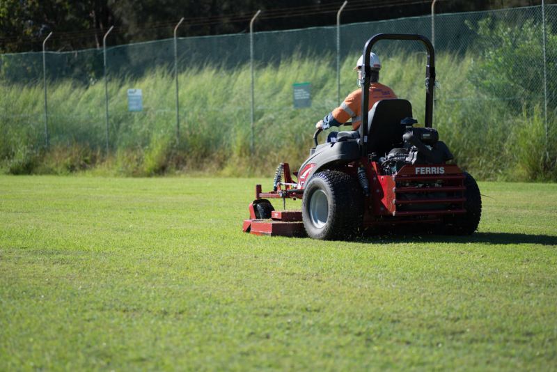 Grounds maintenance labourer Needed in Canada By Park Landscaping Ltd
