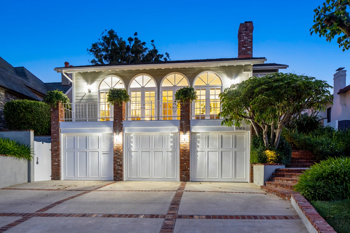 Top Beach City Real Estate Agents Cari & Britt