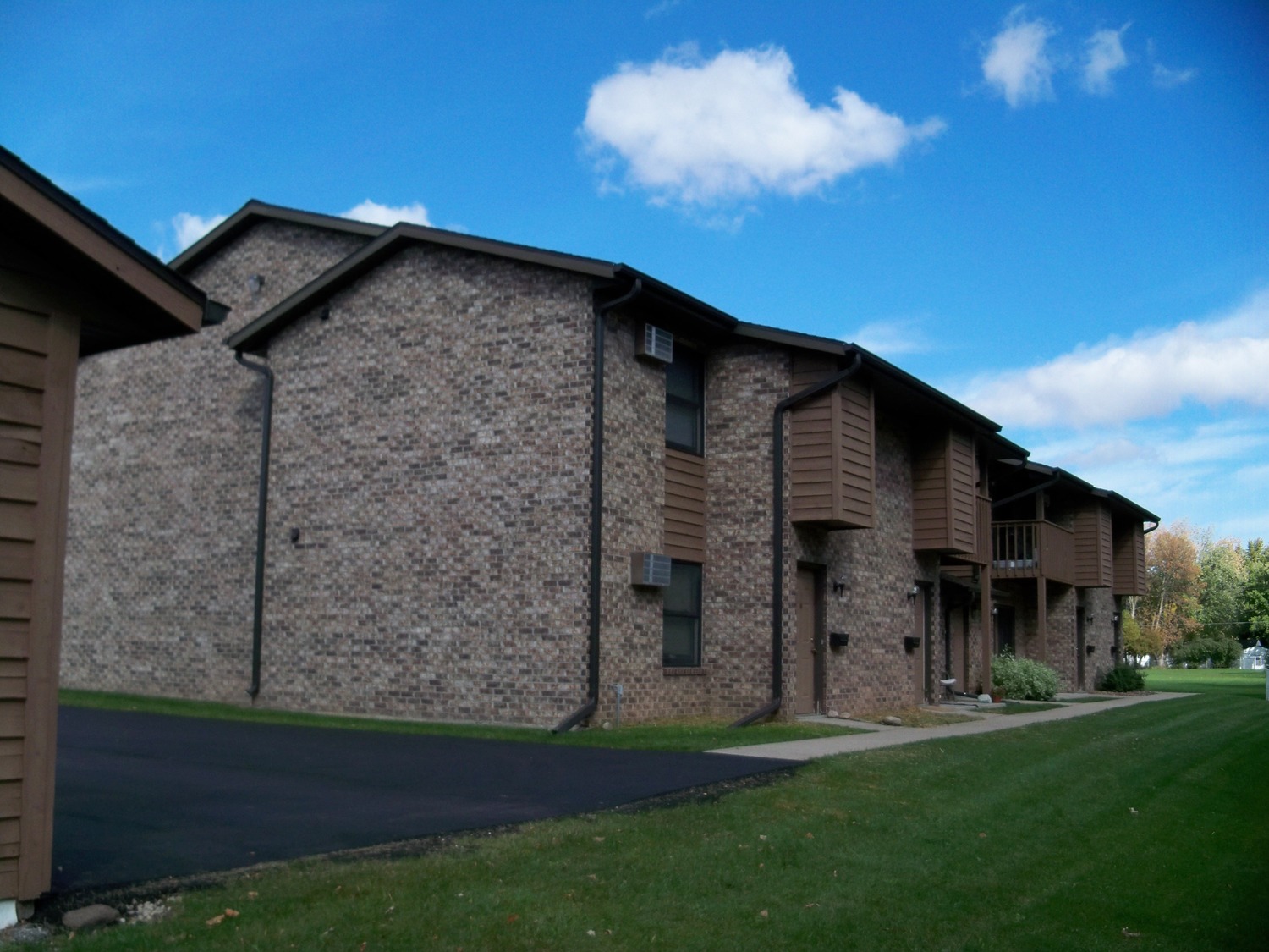 Allouez Carib Apartment Homes