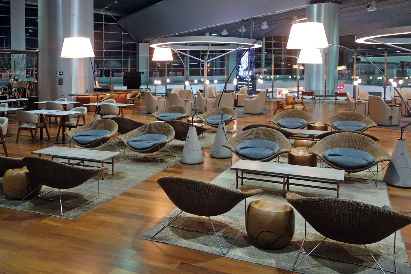 Cariverga Обзор GRU Lounge, СанПаулу