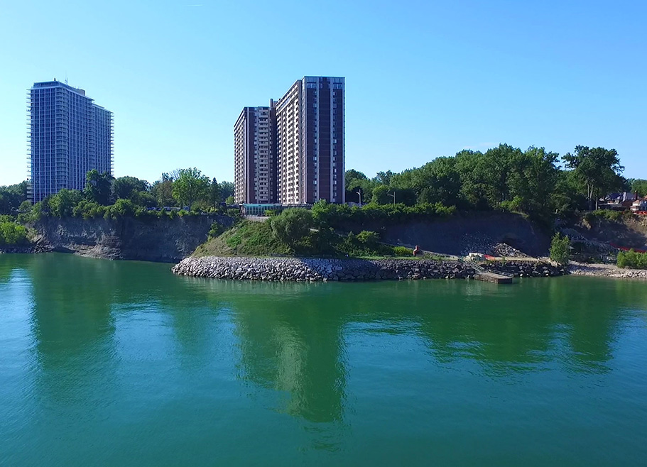 Carlyle Condominiums on the Lake The Carlyle Highrise Waterfront