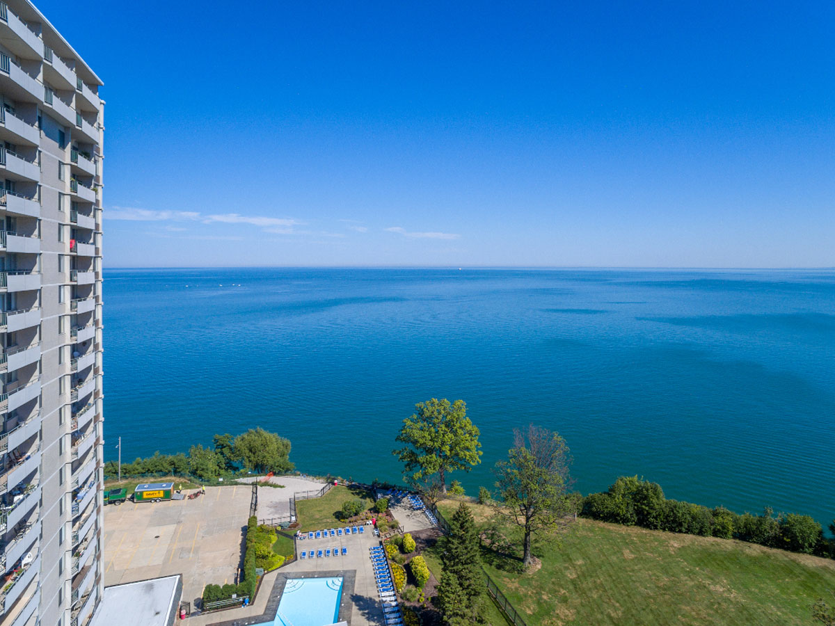Series 06 Carlyle Condominiums on the Lake