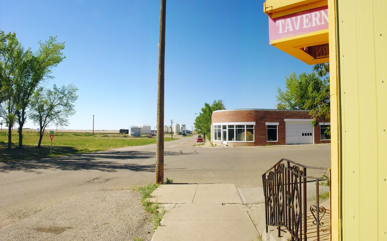 Around Carmangay Village of Carmangay