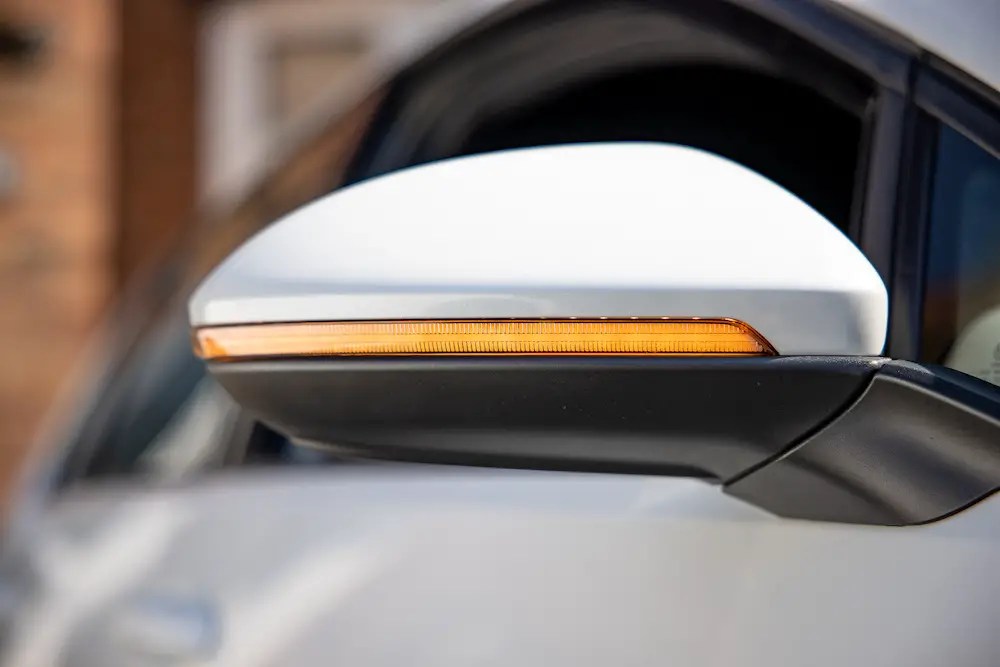 Turn Signal Works Sometimes Causes, Symptoms, Fixes & Costs