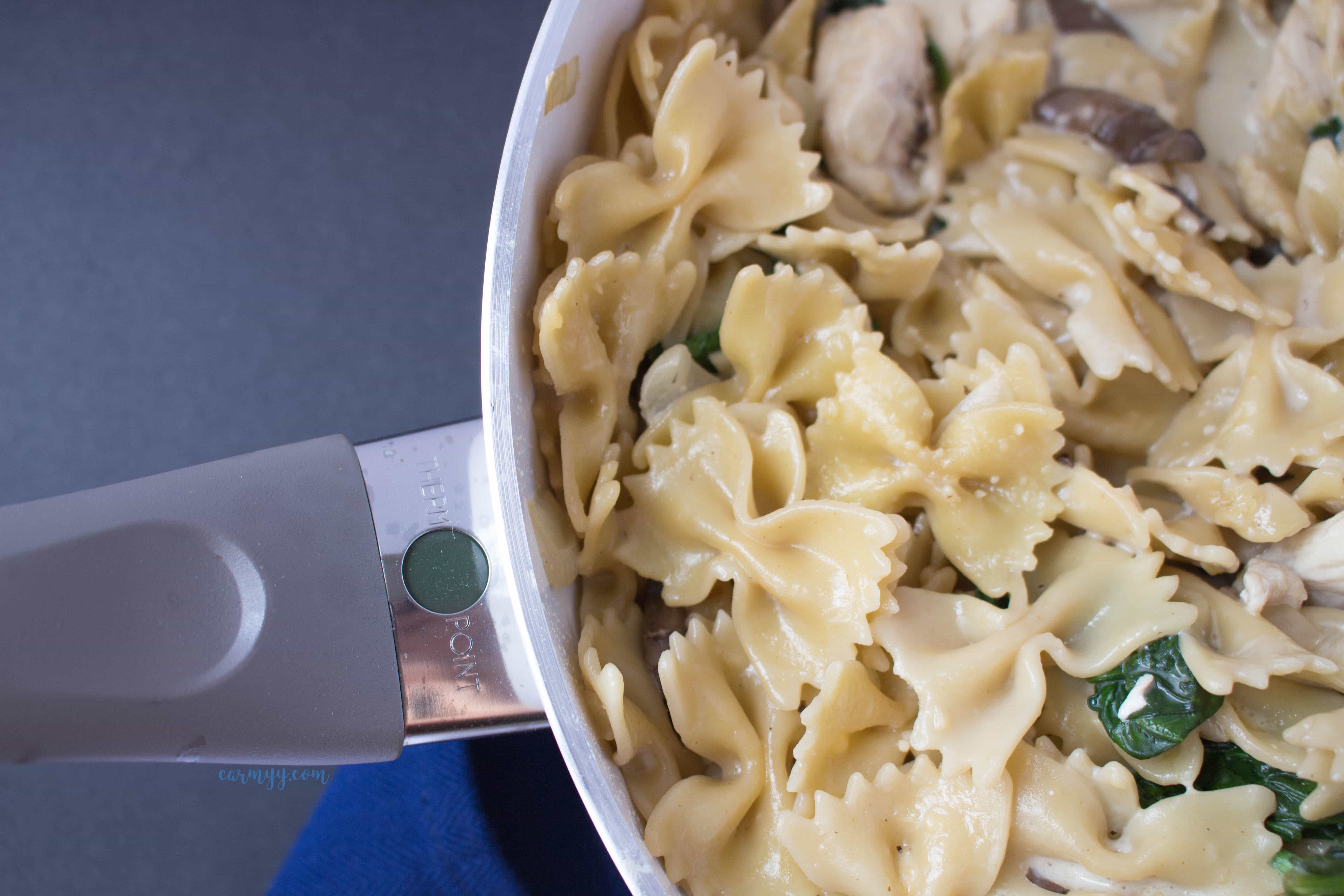 One Pot Creamy Mushroom Chicken Spinach Pasta Carmy Run Eat Travel