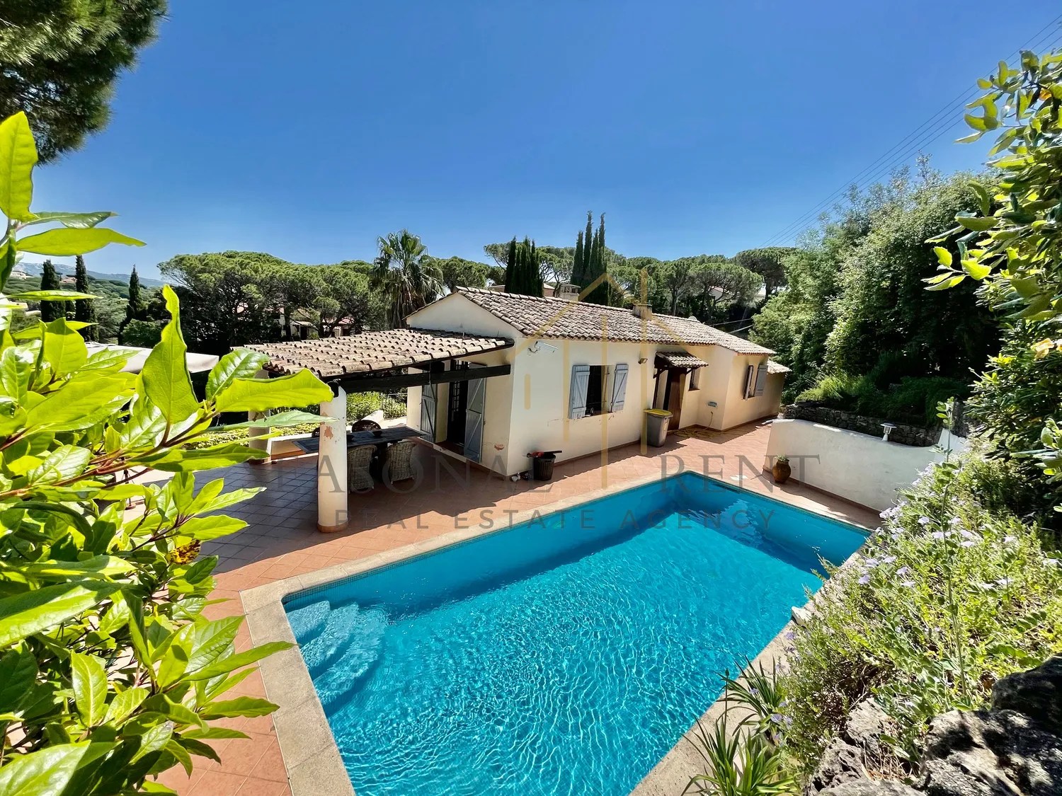 Les Pins Carole Properties