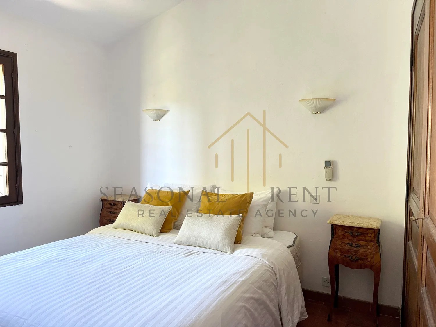 Les Pins Carole Properties