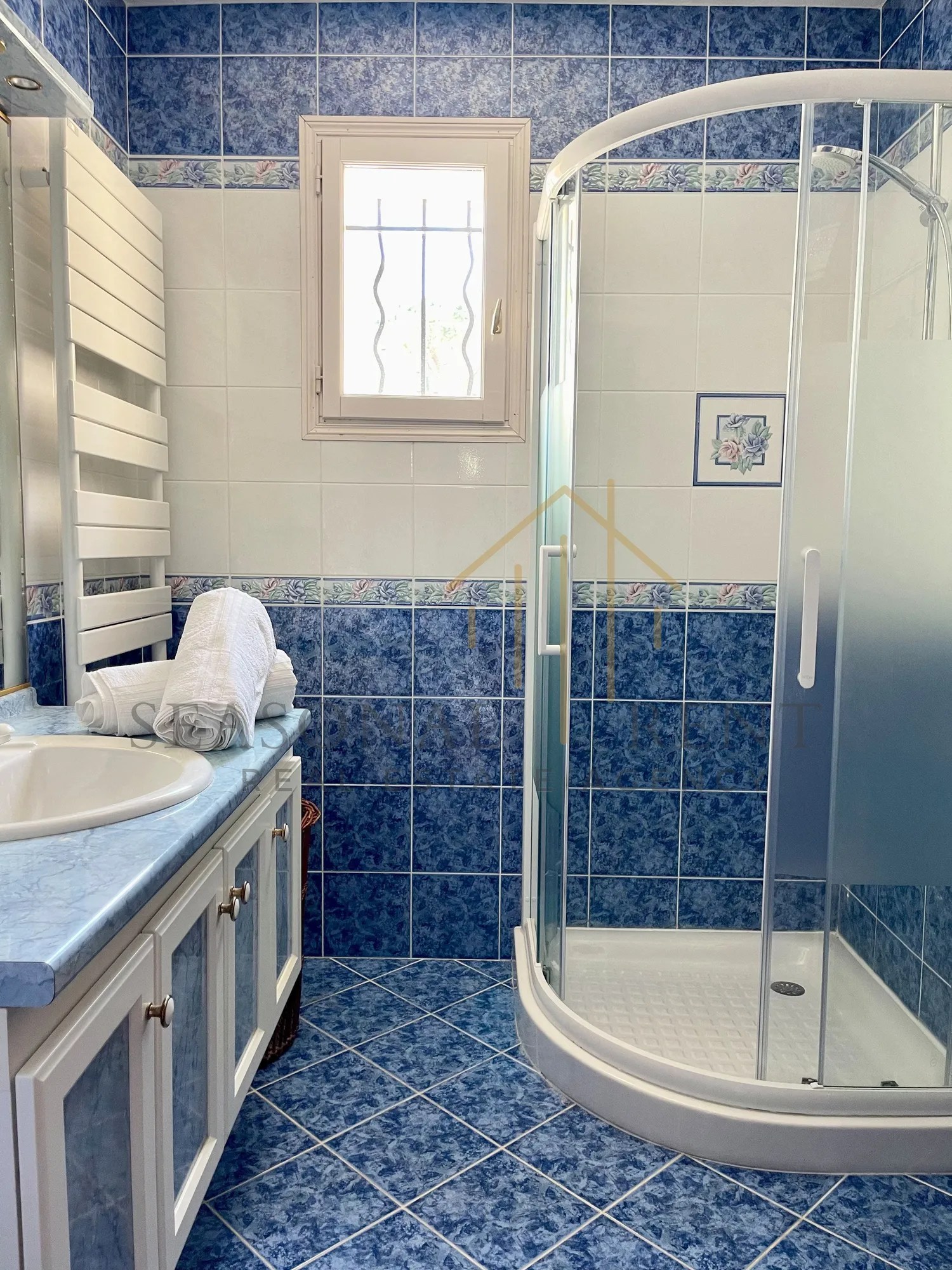 Les Pins Carole Properties