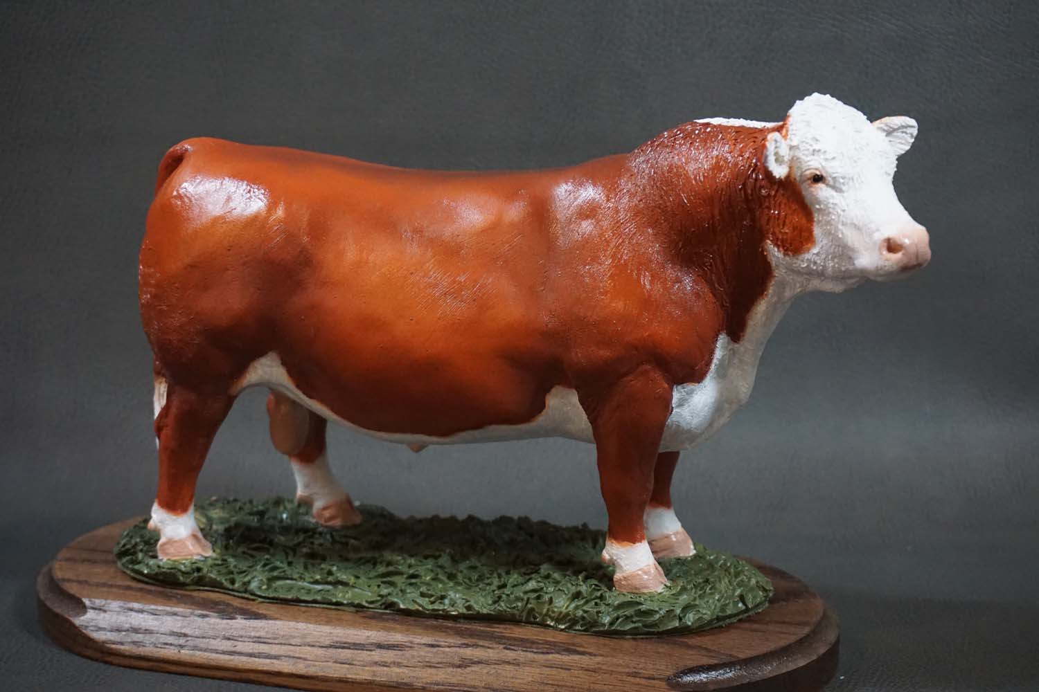 Hereford bull , bull Figurine, livestock awards