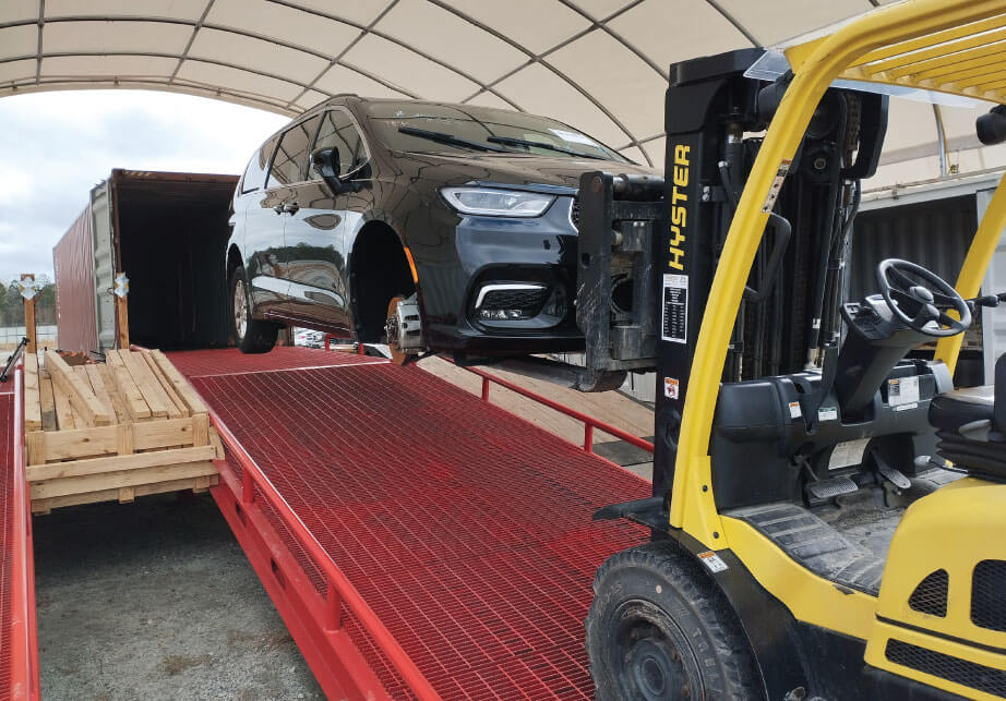 Cars from the USA and Korea Buy a car at auction Manheim, Copart