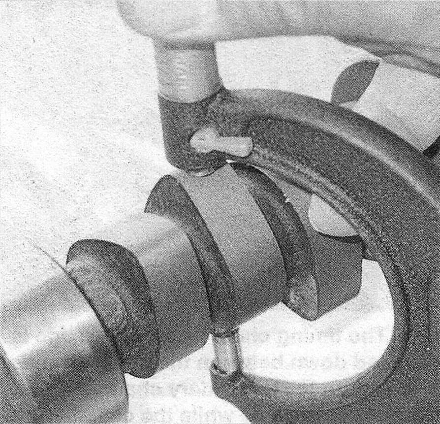 Dodge RAM Trucks 3.7L V6 and 4.7L V8 engines Camshafts removal