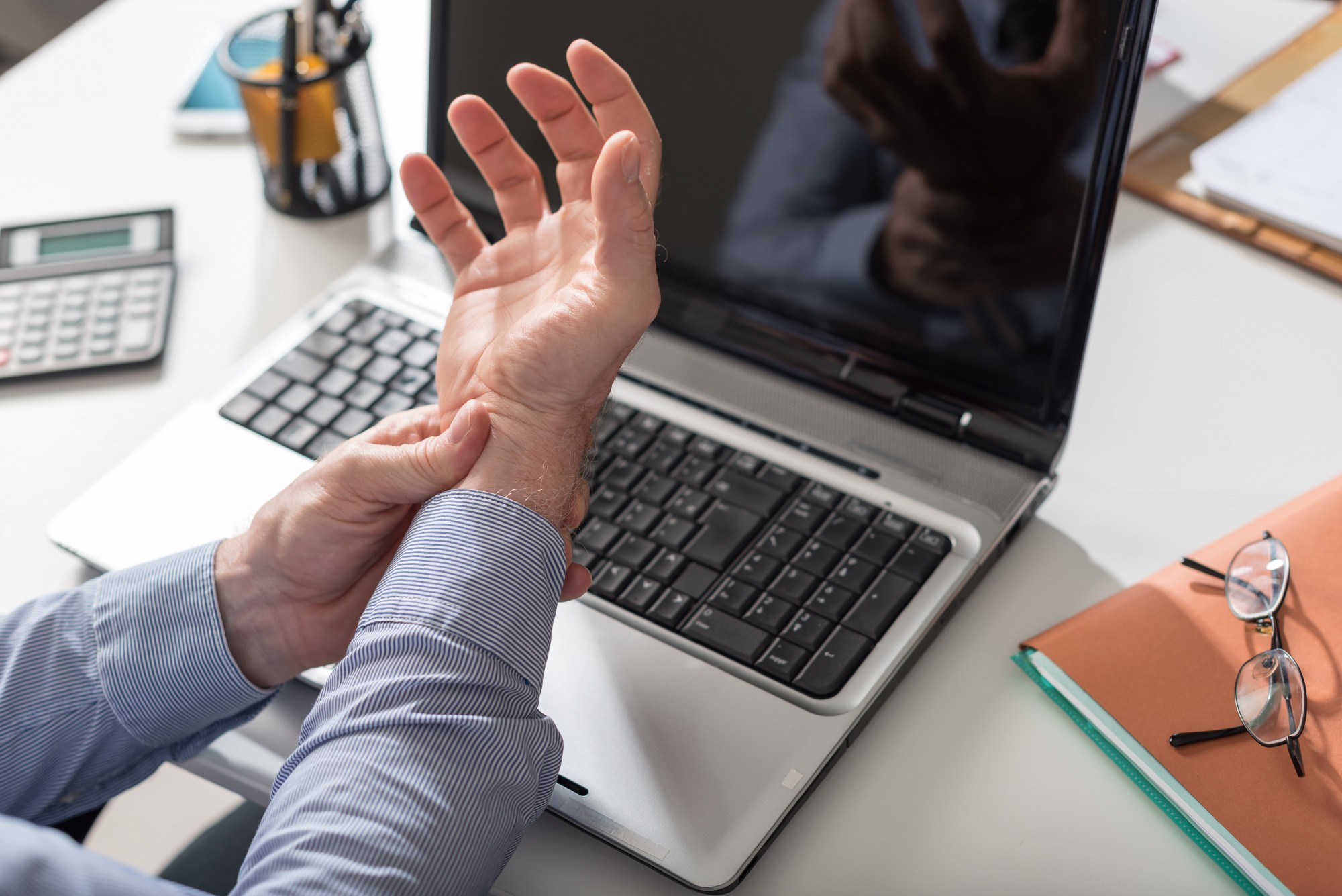 How an Ergonomic Mouse for Carpal Tunnel Can Ease Your Wrist Pain