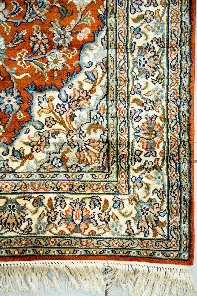 Pure silk carpet bedroom carpet with Oriental (Floral) Design