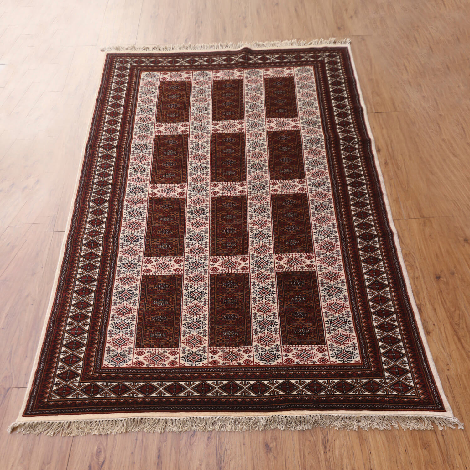 New Zealand pure wool living room rug by Carpets of Kashmir