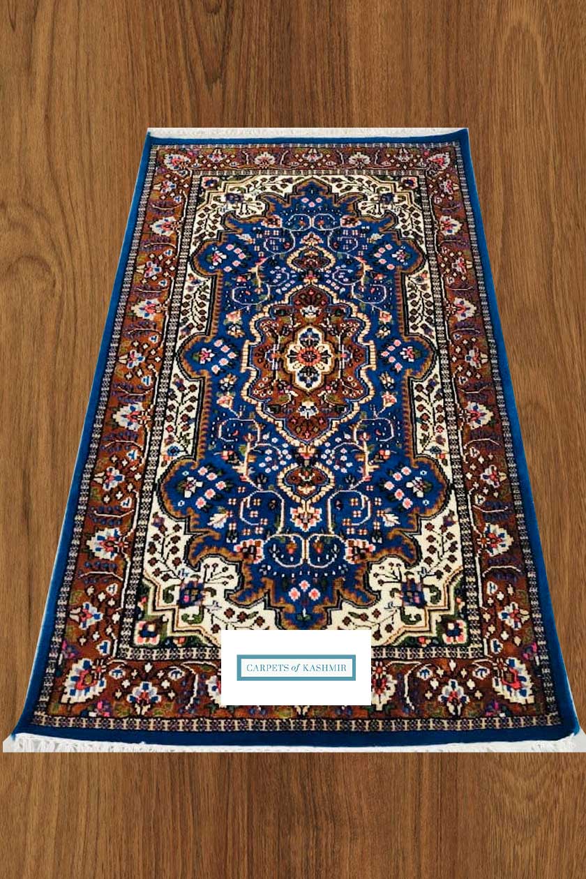 5 by 3 Kashmiri bedroom rug Made in Kashmir India For sale