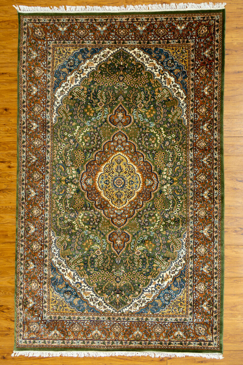 Handmade Oriental Rugs Exquisite Craftsmanship for living and dining rooms